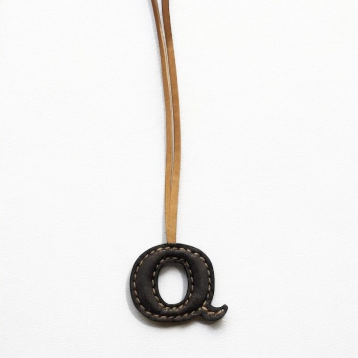 Q Dark brown