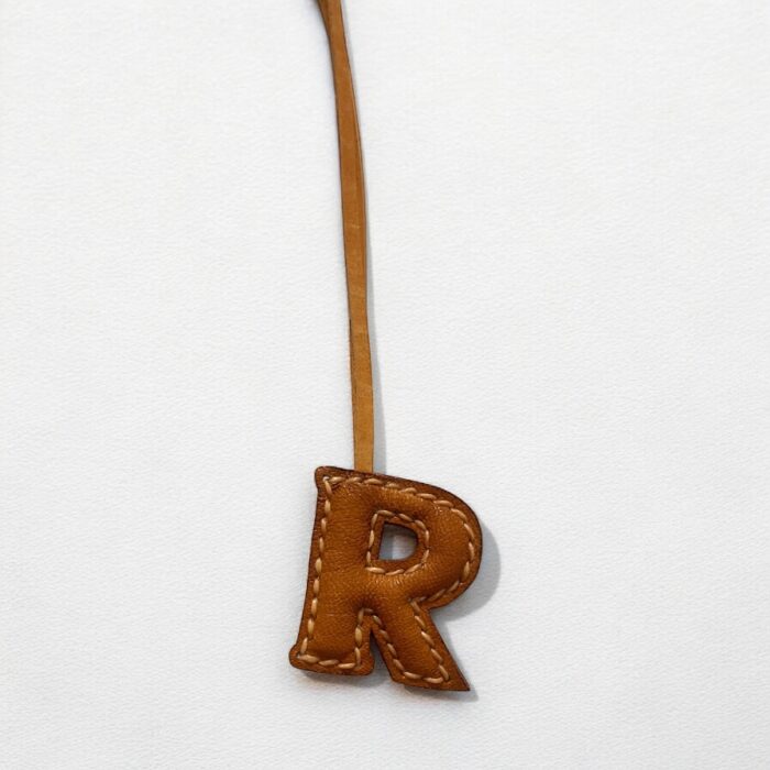 R Tan