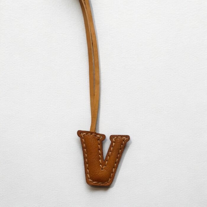 V Tan